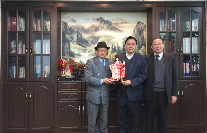 趙振元與陳宗欣教授、蛯子晴夫總經(jīng)理親切合影.png