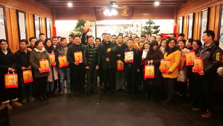 2-收到趙振元同志的慰問，欣喜寫在現(xiàn)場(chǎng)每一位工作人員的臉上.jpg