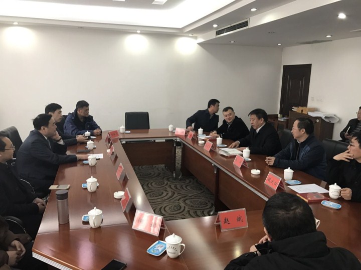 11-鞏義市委書記袁三軍、市人大主任李明楨、市政協(xié)主席談得勝、市委常委、市委辦主任朱軍、副市長劉軍杰、鞏東新區(qū)副主任劉亞濤等與太極實業(yè)董事長、十一科技法人代表趙振元、余才志、陳昌、何斌、趙斌、張松濤、趙遠遠、魏靜等會談.jpg