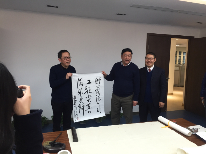 5-趙振元同志與愛德公司總經理鄒克，首席顧問崔永祥親切合影.jpg