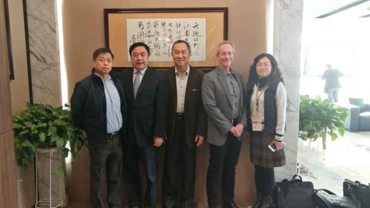 11-趙振元、副院長(zhǎng)姚虹與洪啟財(cái)副總裁一行親切合影.jpg
