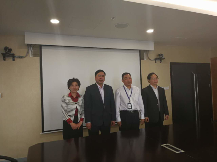 5-趙振元董事長(zhǎng)、蔣玉梅副院長(zhǎng)與祁寧春總經(jīng)理、吳世勇副總經(jīng)理親切合影.jpg