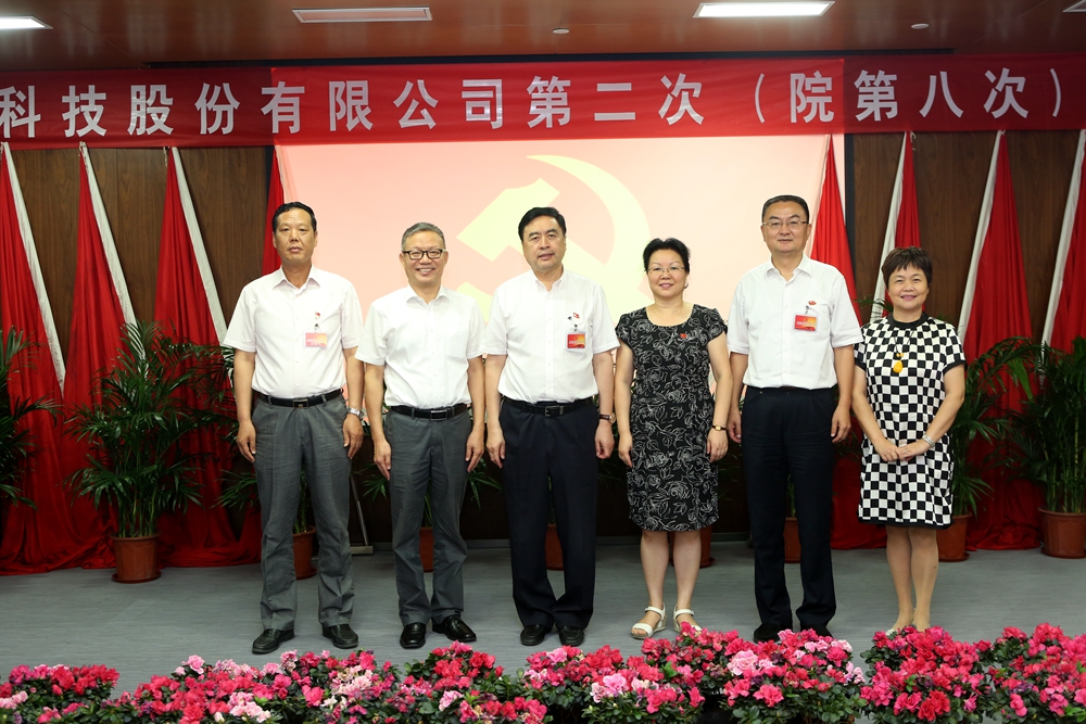 合影-趙振元書記、何平執(zhí)行院長(zhǎng)與成都市國資委黨建宣傳處處長(zhǎng)李孟英、太極實(shí)業(yè)黨委書記褚兵、黨委副書記兼工會(huì)主席陳月芳合影.jpg